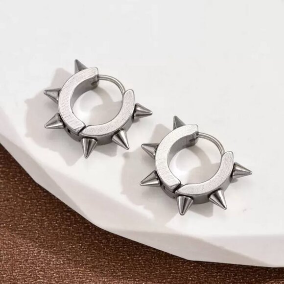 1Pair Men Stainless Steel Spiked Decor Hoop Earrings - Picture 4 of 5